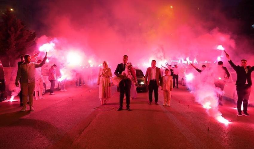 Konya'da kız isteme olayını abarttı! Mahalleyi festival alanına çevirdi
