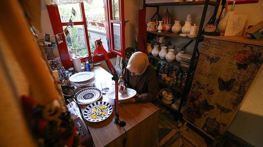 Vakit geçirmek için gittiği atölye hayatını değiştirdi: İznik'in Kadim Sanatı, onun elinde yeniden canlandı