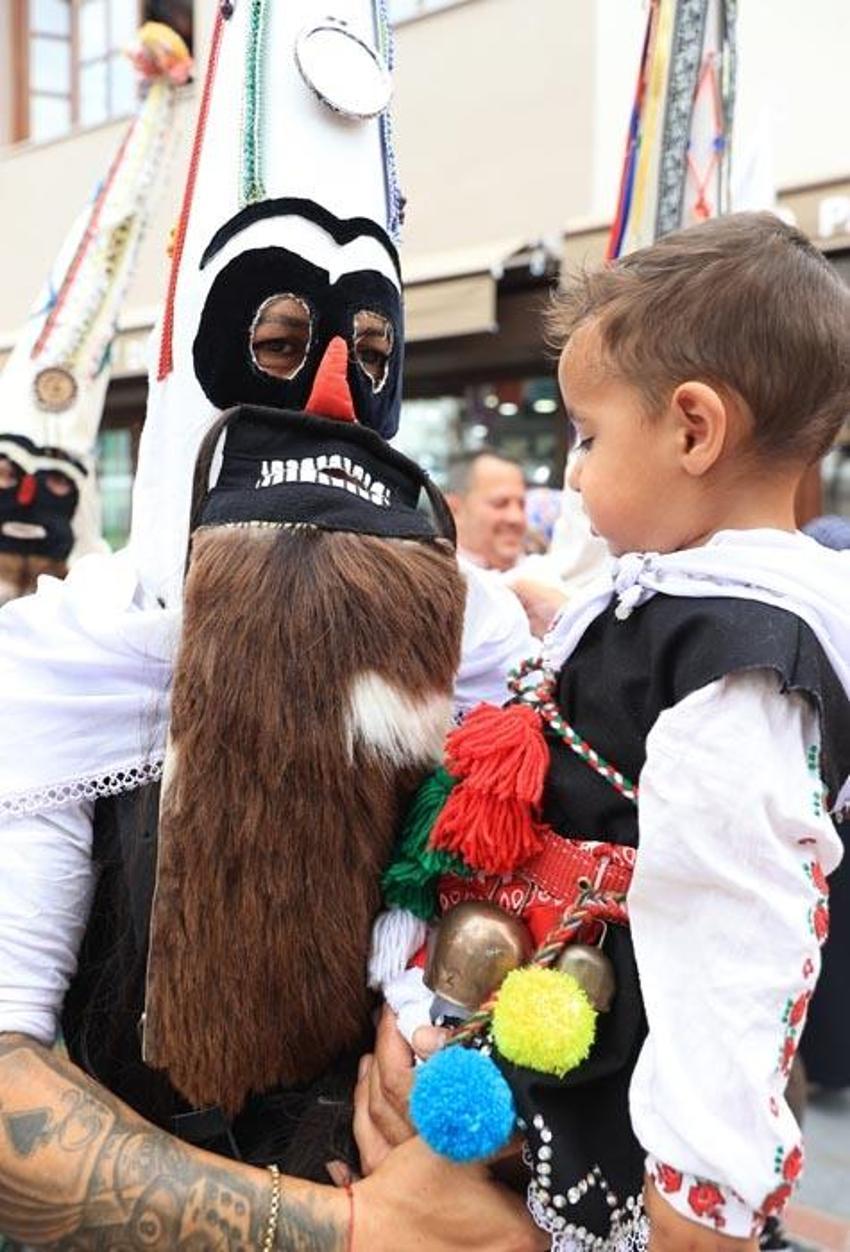 Uluslararası Balkan Folklor Festivali kapsamında Edirne’de 'kuker' geleneği canlandırıldı