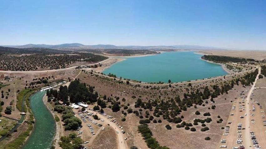 Konyalı çiftçi sınır tanımadı: Tüm ilçeyi birbirine kattı, yollar bile yeşerdi