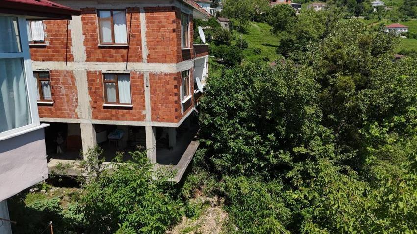 Rusya'dan getirip mahalle arasına diktiler! Rize'de evleri binaları sardı: Köylü isyan etti