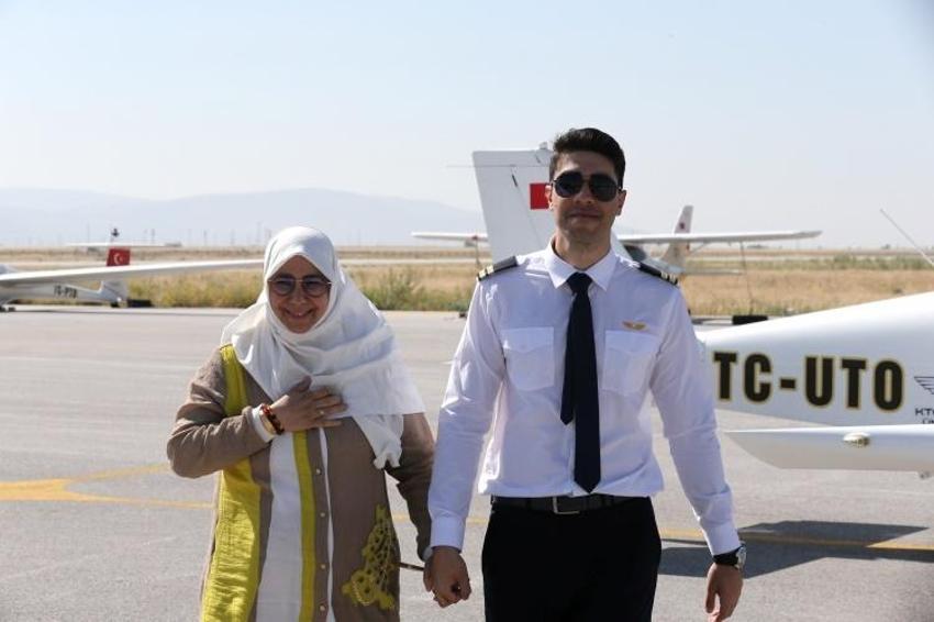 Pilot oldu ilk annesini uçurdu: Konya'da anne oğul gökyüzünde buluştu