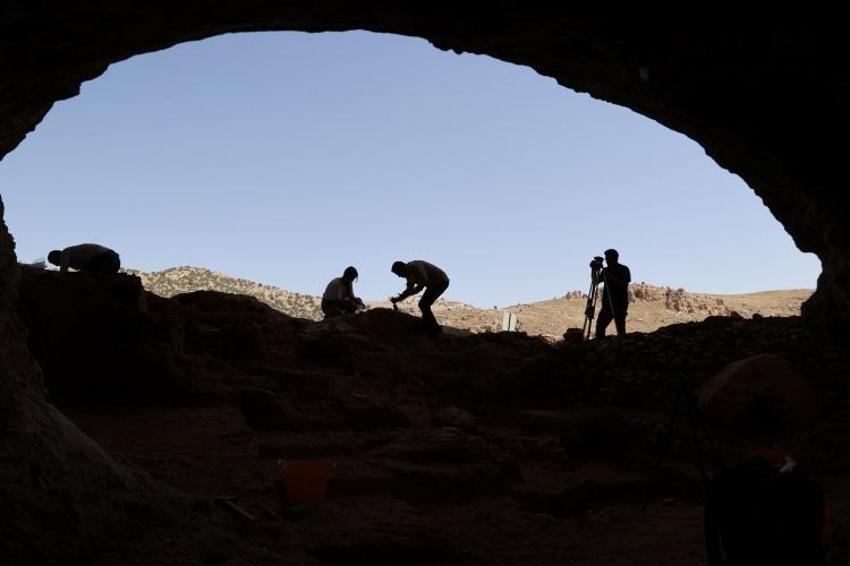 Mardin'in hazinesi mahallenin altından çıktı! 16 metre derinde bulundu: Altın gibi parlıyor