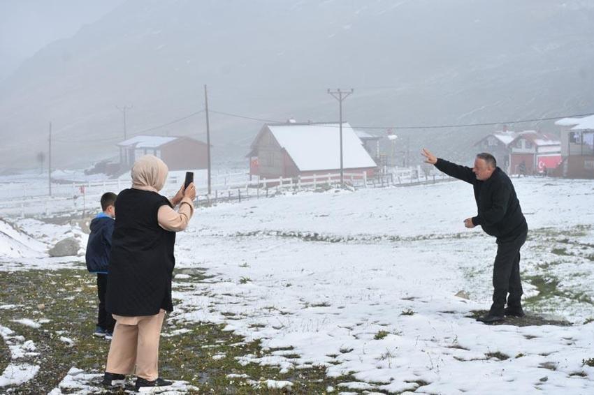 Kar yağışları 5 şehirde yaşayanlara sürpriz yaşattı! Rize, Trabzon, Bayburt, Gümüşhane ve Erzurum beyaza büründü