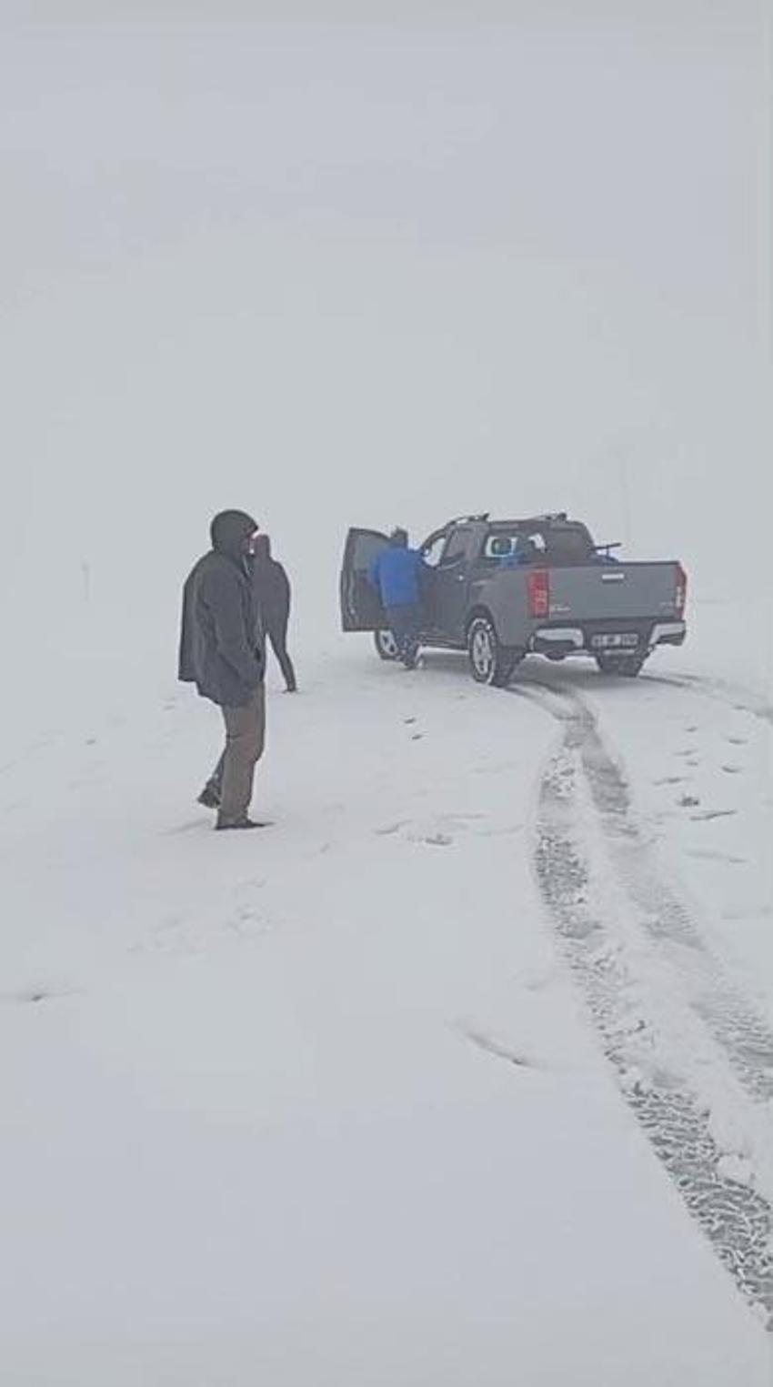 Kar yağışları 5 şehirde yaşayanlara sürpriz yaşattı! Rize, Trabzon, Bayburt, Gümüşhane ve Erzurum beyaza büründü