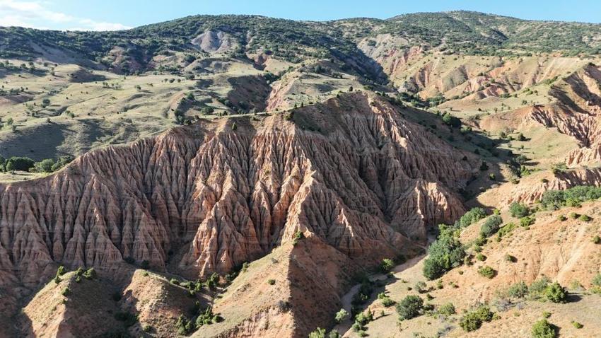 Sivas'ta köye 3 kilometre uzakta keşfedildi: İsmini şeytan koydular görüntüsü büyülüyor!