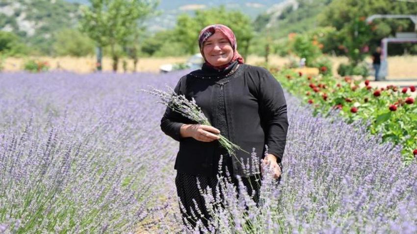 Adana'da 9 mahallenin kadınları birleşti: Araziyi kafeye çevirdiler! 30 TL'den satışı var