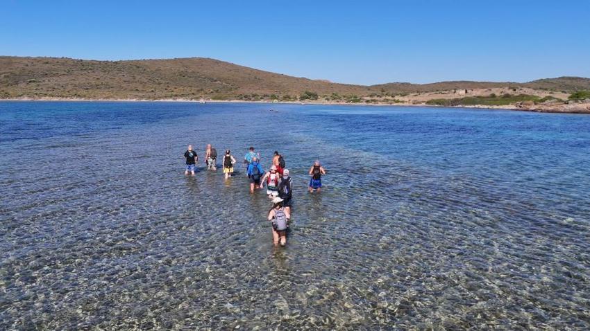 Ayvalık'ın gizemli yolu! Bir adadan diğerine yürüyerek gittiler; İlk defa böyle bir yer gördüm