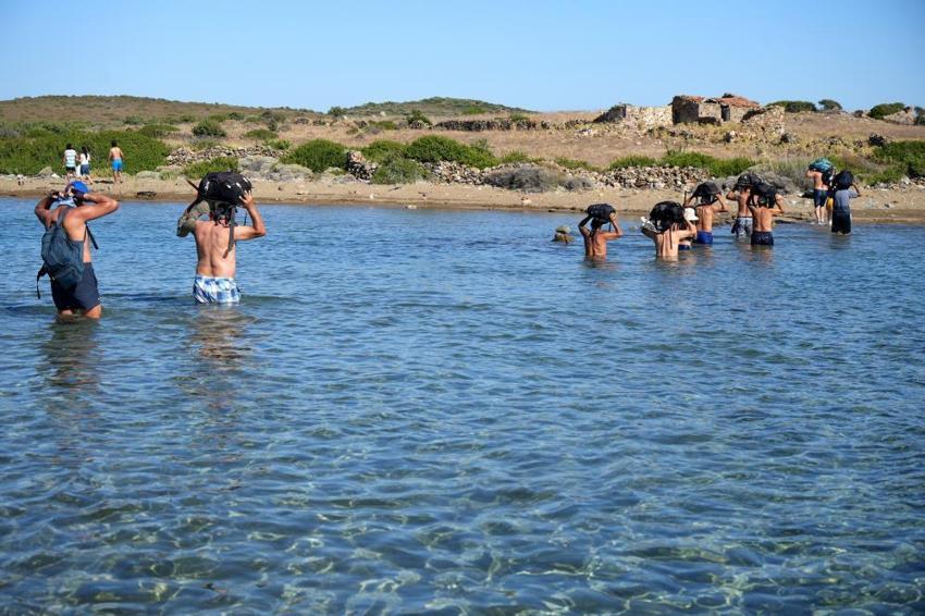 Ayvalık'ın gizemli yolu! Bir adadan diğerine yürüyerek gittiler; İlk defa böyle bir yer gördüm