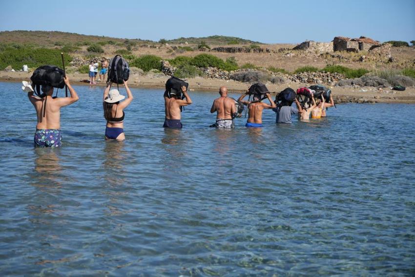 Ayvalık'ın gizemli yolu! Bir adadan diğerine yürüyerek gittiler; İlk defa böyle bir yer gördüm
