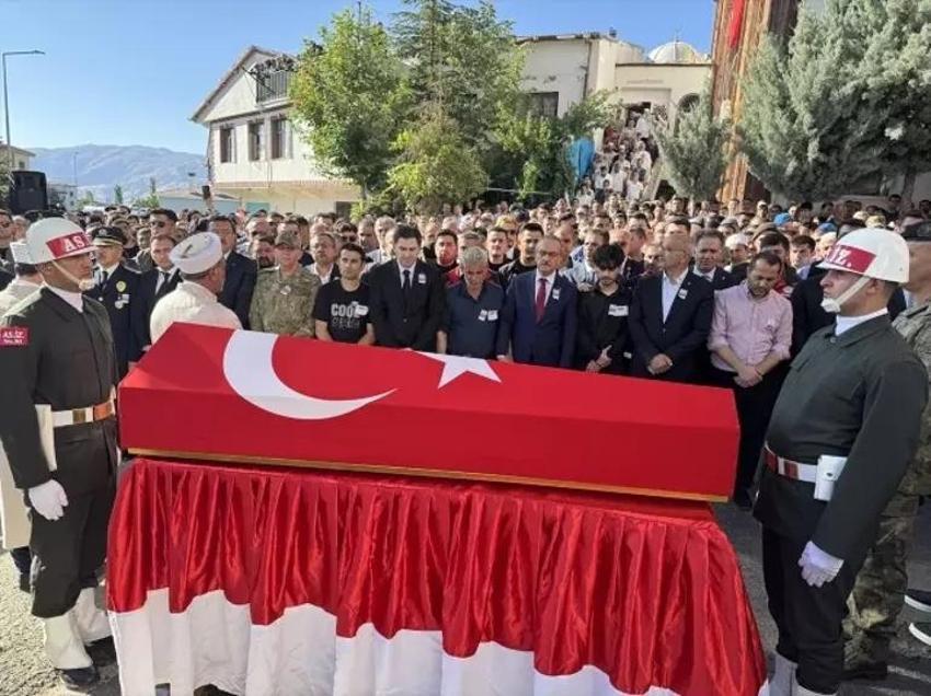 Türkiye şehitlerini uğurladı! 12 askerimize son görev