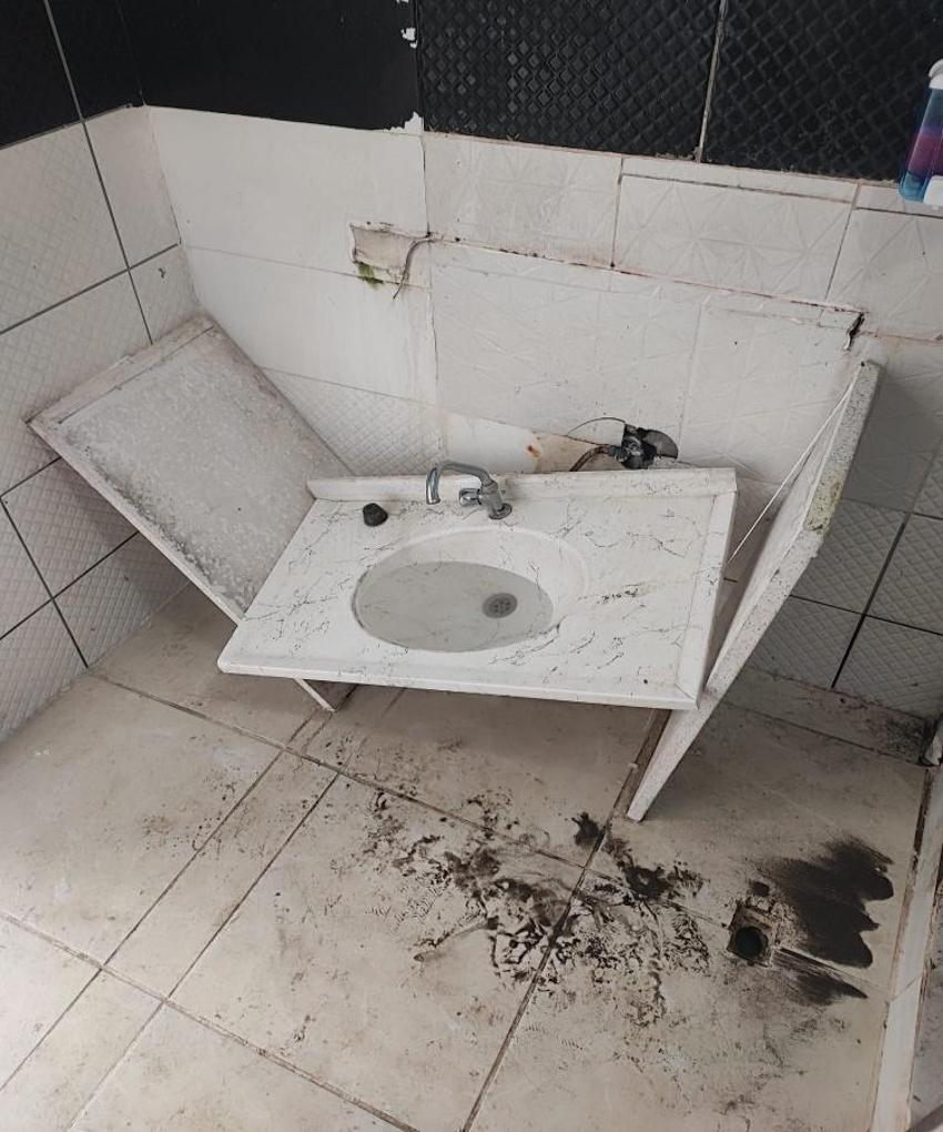Belediye tuvaletleri ücretsiz yaptı: Samsun'da böylesi görülmedi! Musluk, sabunluk, fayans bırakmadılar