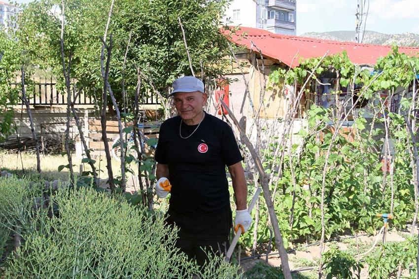 İstanbul'dan sıkıldı, herkesin kurduğu hayale bu köyde ulaştı