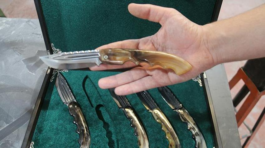 Sivaslı usta boynuzlardan servet kazandı! Dizilerden ilham alıp üretmeye başladı şimdi siparişlere yetişemiyor