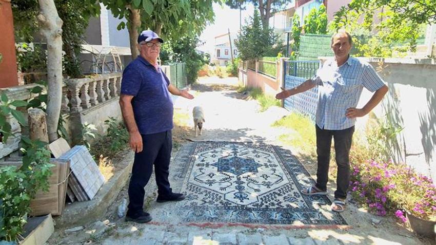 Yıllardır çözüm beklediler, çareyi halıda buldular! Tekirdağ'da vatandaş isyan etti: Yetkililer duysun diye yaptık'