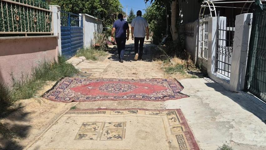 Yıllardır çözüm beklediler, çareyi halıda buldular! Tekirdağ'da vatandaş isyan etti: Yetkililer duysun diye yaptık'