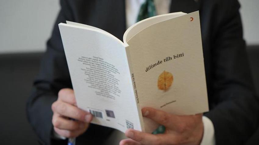 36 yaşında 8 üniversite bitirdi, 9 şiir kitabı yazdı! Bayburt'un 'Dahi Müdürü' gençlere ilham oluyor