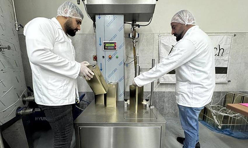 Mühendisliği bırakan kadın girişimci eşinin memleketine fabrika kurdu! 200 ton üretiyor, 81 ile satış yapıyor