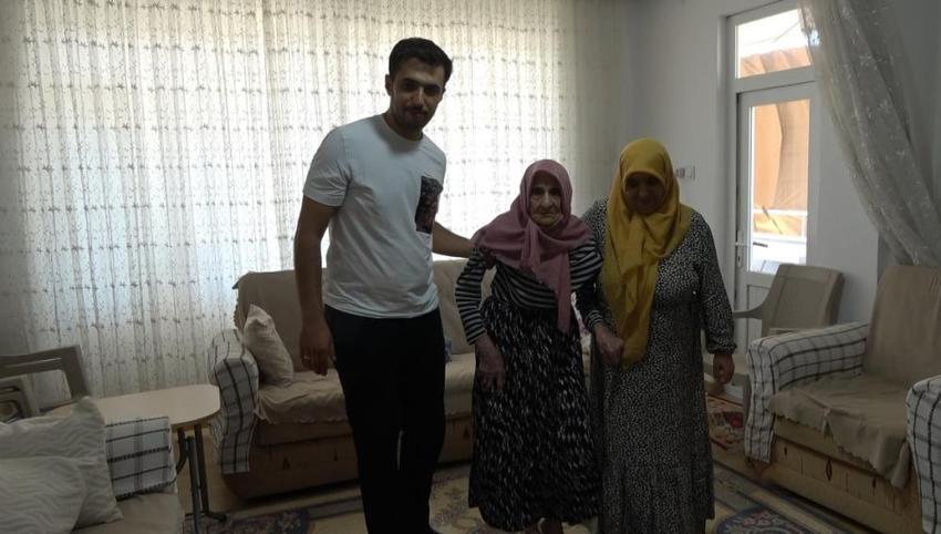 Alanya'nın 101 yaşındaki çınarı Fatma Nine, gençlere taş çıkartıyor! Dipdiri hafızasıyla şaşırtıyor!
