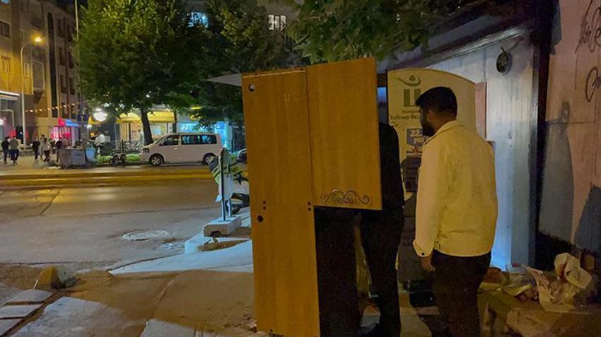 Eskişehir'de duygulandıran manzara! İki genç hayata ikinci el gardıropla bağlandı