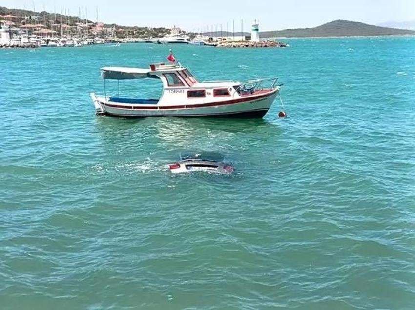 Arabasıyla deniz uçtu: Balıkesir'de otomobilin tavanına oturup yardım bekledi