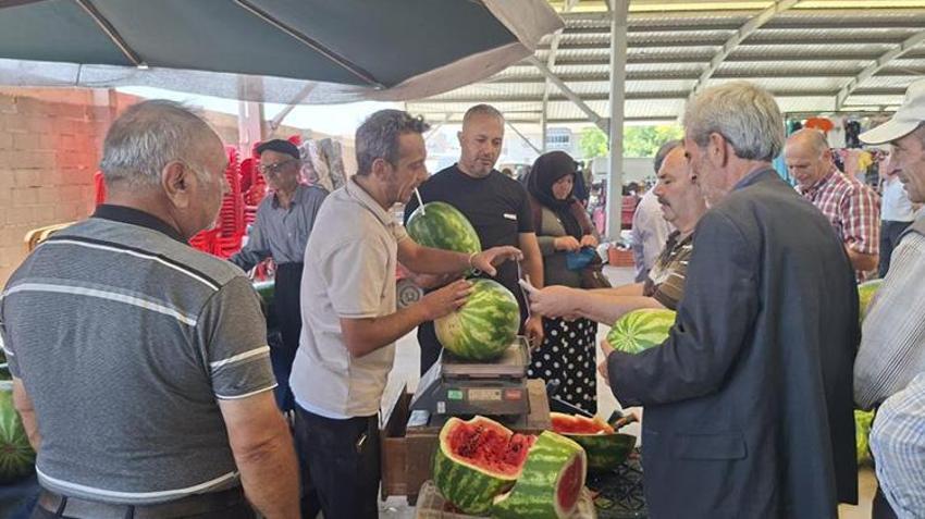 Kütahya'da peşin satan pazarcı rahatlığı! Fiyatı indirdi 17 tonu 2 saatte sattı