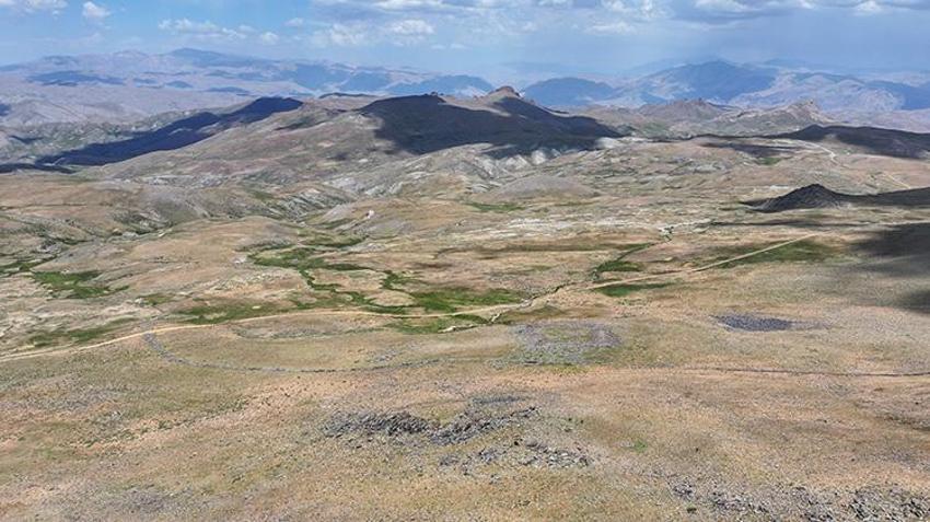 Van'da tarih yeniden yazılacak! 3 bin rakımlı yaylada 50 odalı kale ve sur bulundu
