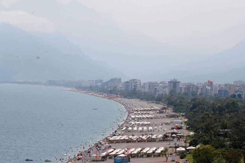 Yüzde 85 nem oranı dağı ortadan kaldırdı: Antalya'da manzarayı görenler şaşırdı