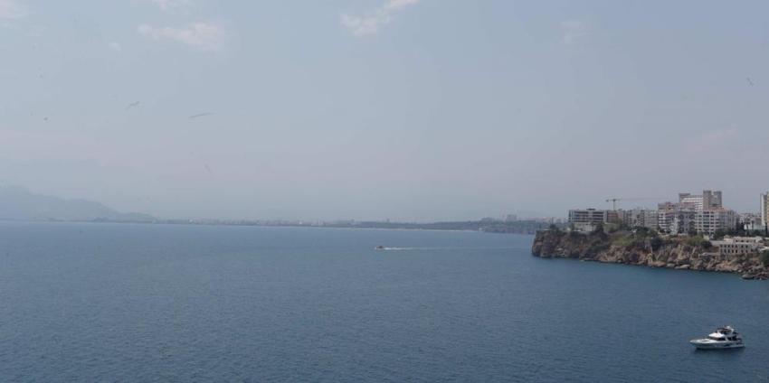 Yüzde 85 nem oranı dağı ortadan kaldırdı: Antalya'da manzarayı görenler şaşırdı