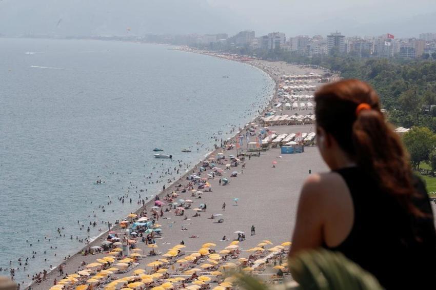 Yüzde 85 nem oranı dağı ortadan kaldırdı: Antalya'da manzarayı görenler şaşırdı