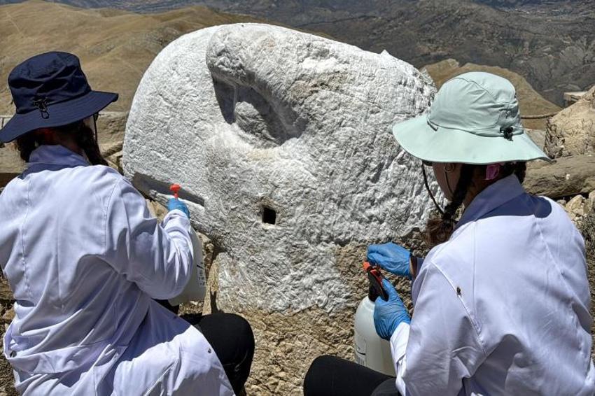 Nemrut Dağı'na nano kireç dokunuşu: Dev eserlere yeni yöntem uygulandı