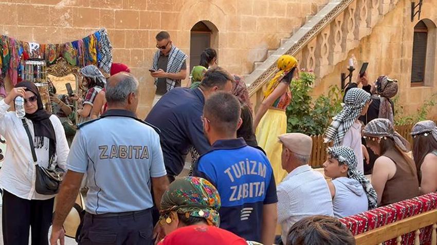 Aynı dizilerdeki gibi! Mardin'in eşsiz güzelliği sıcağa rağmen turist akınına uğruyor