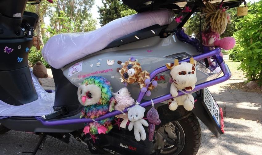 Mersin sokaklarında sıra dışı bir görüntü! Herkes bu motosiklete hayran kaldı: 'Aracıyla takas etmek isteyenler oluyor'