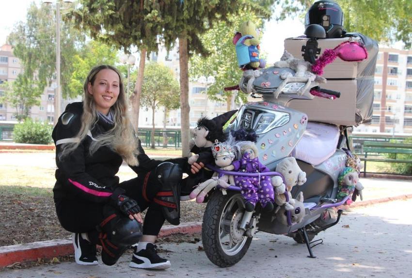 Mersin sokaklarında sıra dışı bir görüntü! Herkes bu motosiklete hayran kaldı: 'Aracıyla takas etmek isteyenler oluyor'
