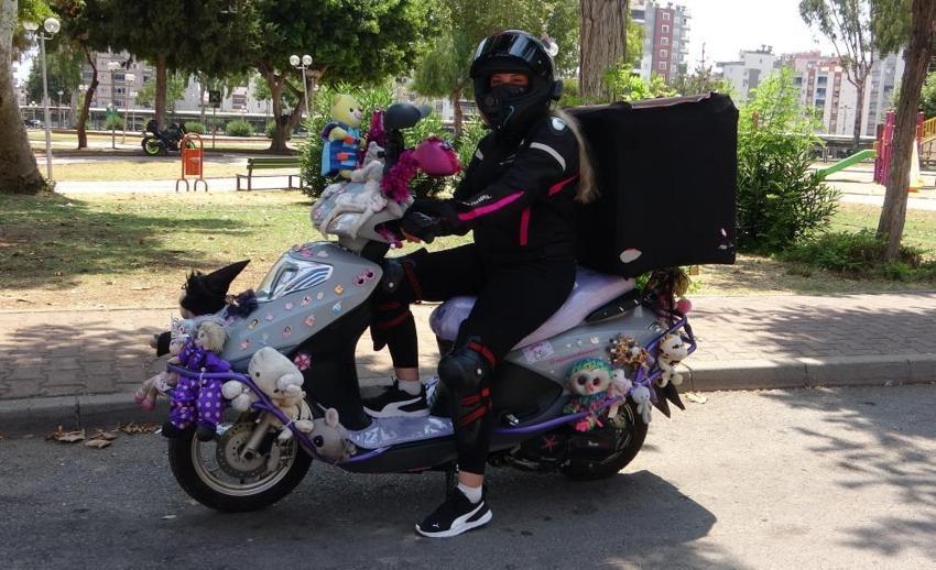 Mersin sokaklarında sıra dışı bir görüntü! Herkes bu motosiklete hayran kaldı: 'Aracıyla takas etmek isteyenler oluyor'