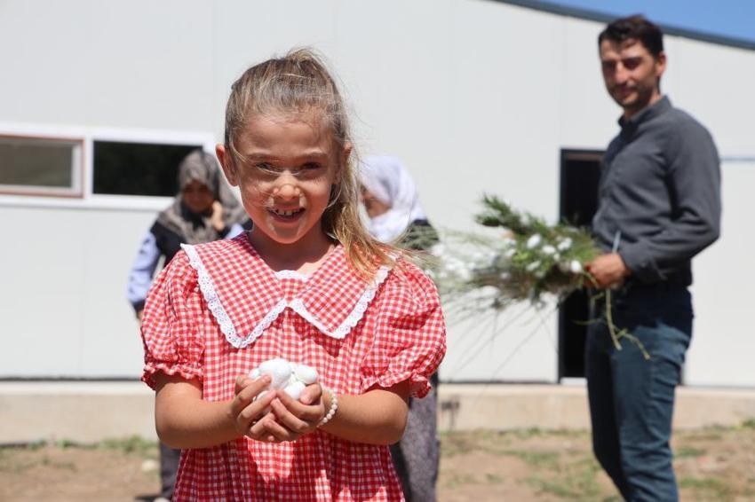 Yılda bir kez ürettiği ürün zengin yaptı! Elazığ'da köyüne tesis kurdu