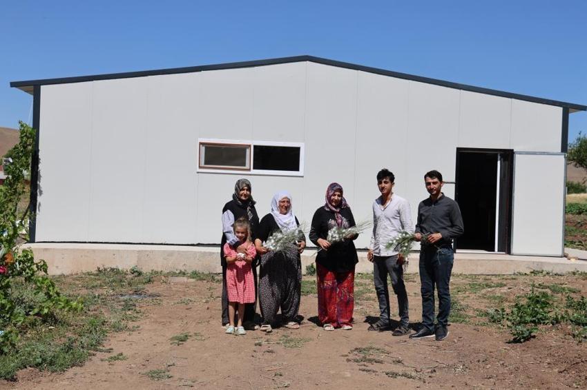 Yılda bir kez ürettiği ürün zengin yaptı! Elazığ'da köyüne tesis kurdu