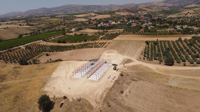 Mahalleli beceremedi, muhtar el koydu: Manisa'da 70 dönüme dev bir tesis kurdu!