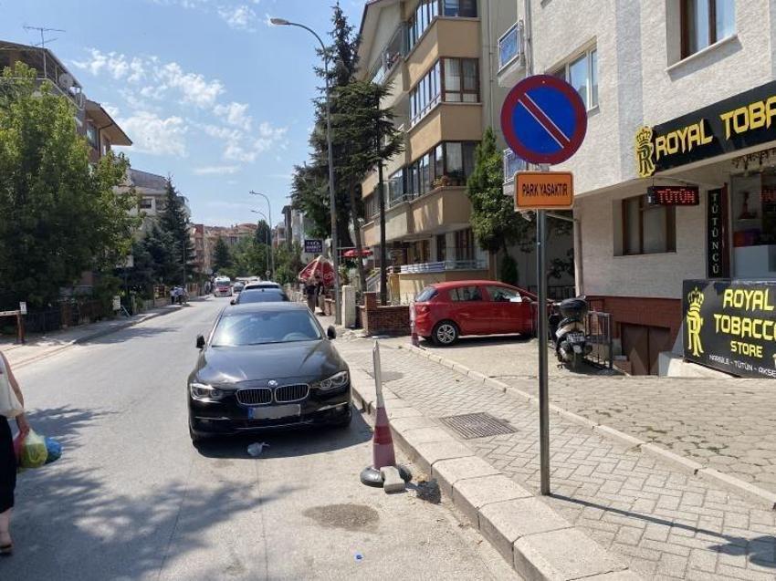 Eskişehir'de hiç kimse bu tabelayı görmüyor: Sürücüler kolayını buldu