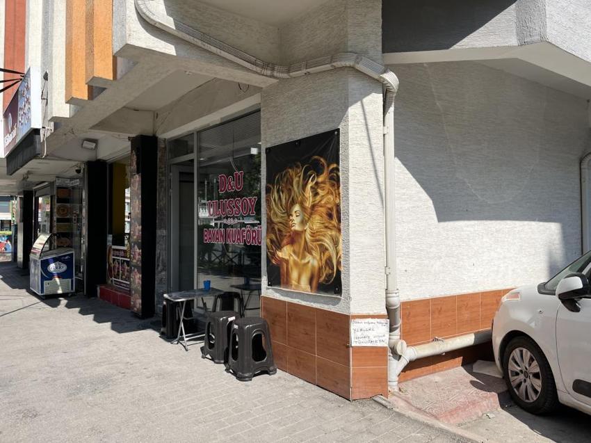 Eskişehir'de kadın kuaförünün yazılı uyarısı işe yaradı! 'Dükkan önlerine tükürmeyin'