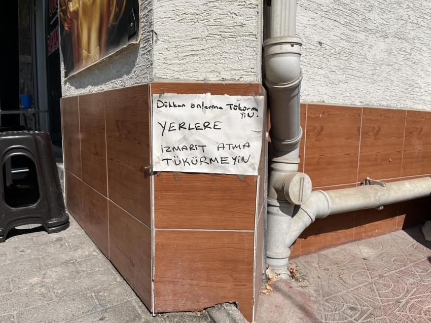 Eskişehir'de kadın kuaförünün yazılı uyarısı işe yaradı! 'Dükkan önlerine tükürmeyin'