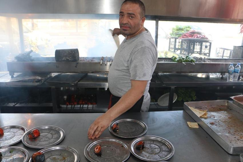 Diyarbakır'da 45 derece kavurucu sıcağa rağmen lezzetten vazgeçmiyorlar!