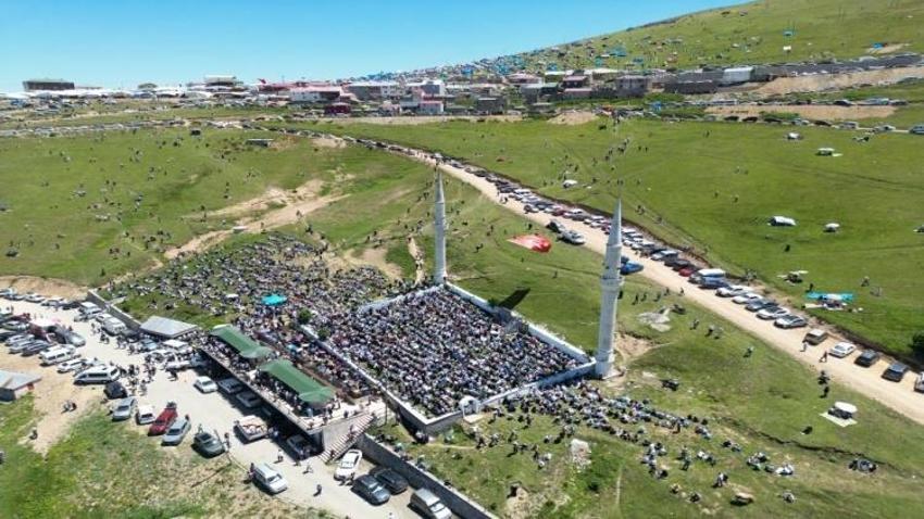Gümüşhane sınırından başladı: Binlerce kişi bölgeye akın ediyor