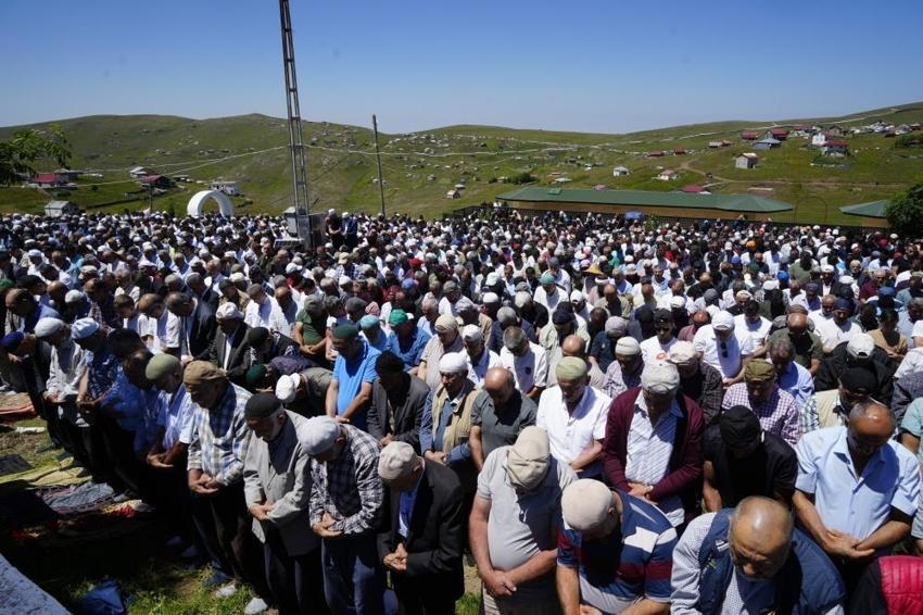 Gümüşhane sınırından başladı: Binlerce kişi bölgeye akın ediyor