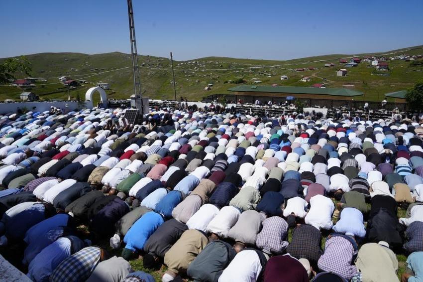 Gümüşhane sınırından başladı: Binlerce kişi bölgeye akın ediyor