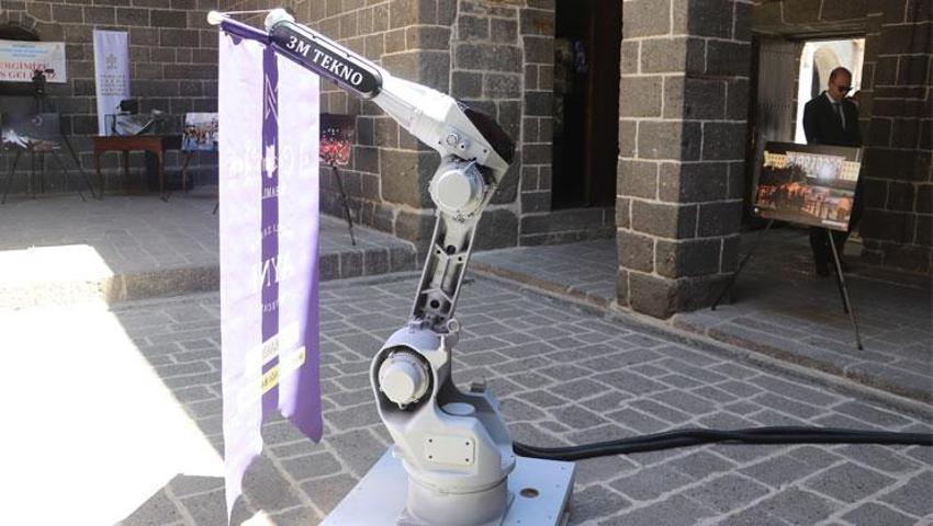 Diyarbakırlı mühendisler yüzde yüz yerli ve milli robot kol üretti
