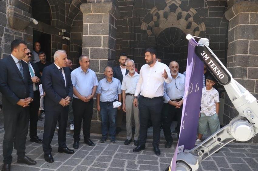 Diyarbakırlı mühendisler yüzde yüz yerli ve milli robot kol üretti