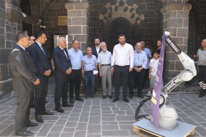 Diyarbakırlı mühendisler yüzde yüz yerli ve milli robot kol üretti