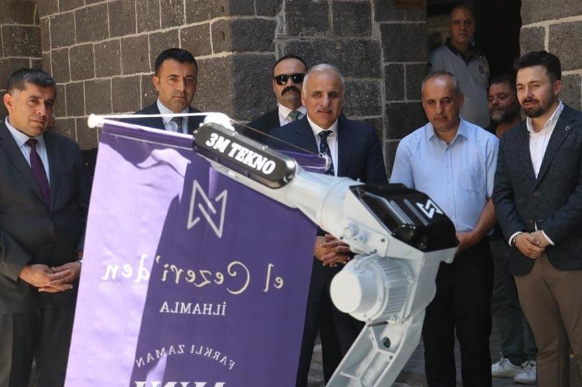 Diyarbakırlı mühendisler yüzde yüz yerli ve milli robot kol üretti