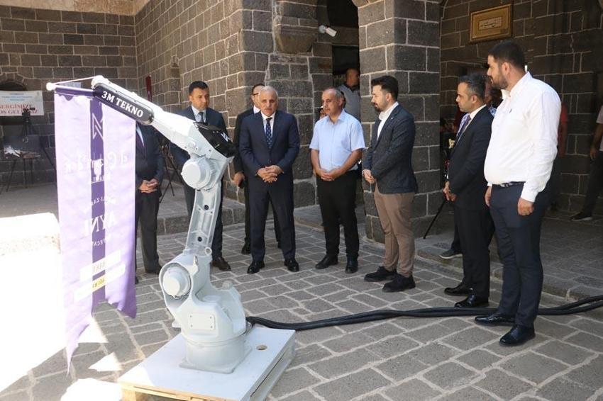 Diyarbakırlı mühendisler yüzde yüz yerli ve milli robot kol üretti